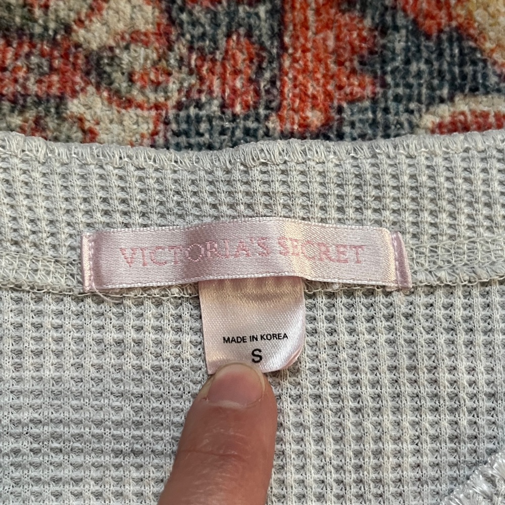 Victoria's Secret Pajamas Matching Set Waffle Knit Button Top/Jogger Lounge Set - Picture 3 of 9